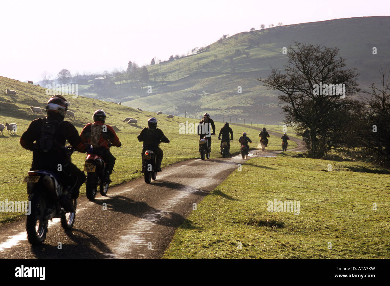 Cross country motociclisti, vicino a Chrome Hill, Buxton, Parco Nazionale di Peak District, Derbyshire Foto Stock