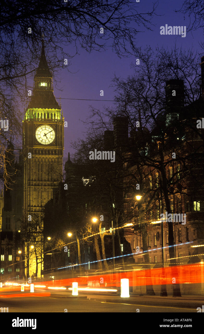 La torre dell orologio contenente il famoso Big Ben bell Case del Parlamento di Londra Foto Stock