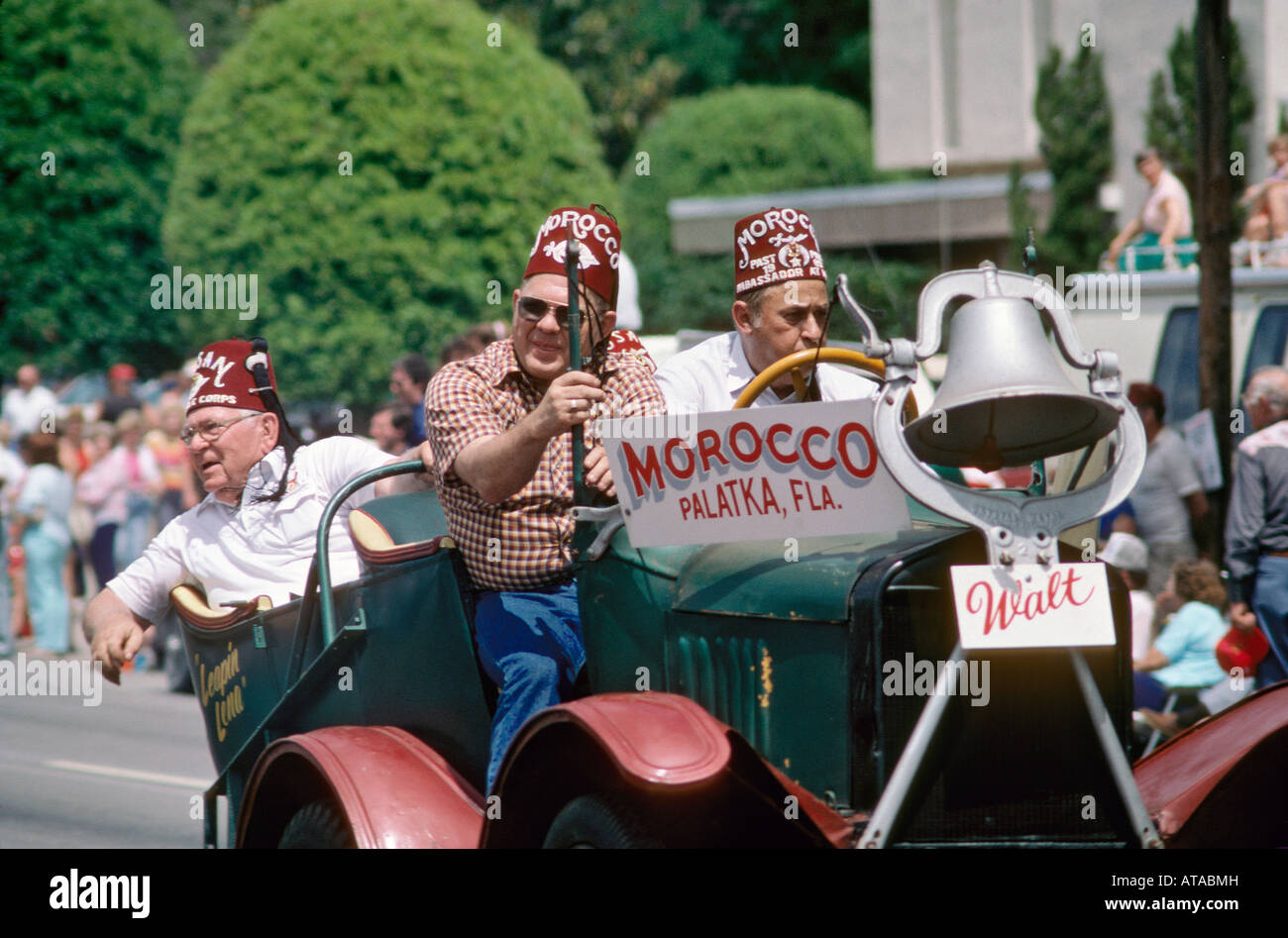 Shriners in un corteo durante il gattuccio di mare Festival in Crescent City Florida USA Foto Stock