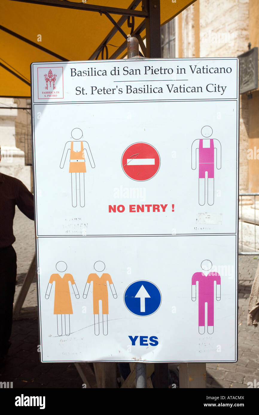 Codice di abbigliamento segno, la Basilica di San Pietro e Città del  Vaticano Foto stock - Alamy