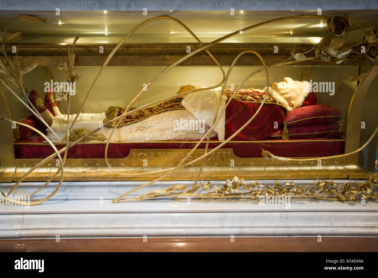 Il corpo del papa Giovanni XXIII, conservate nella Basilica di San Pietro e Città del Vaticano Foto Stock