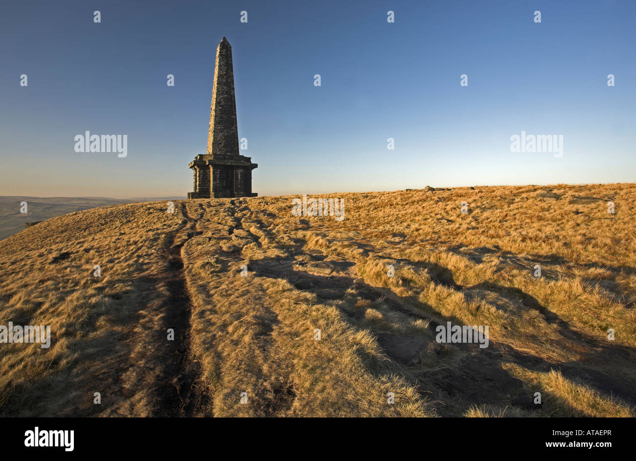Stoodley Pike una follia o obelisco, in piedi sul mori a Mankinholes sopra Todmorden, Calderdale, West Yorkshire, Regno Unito Foto Stock