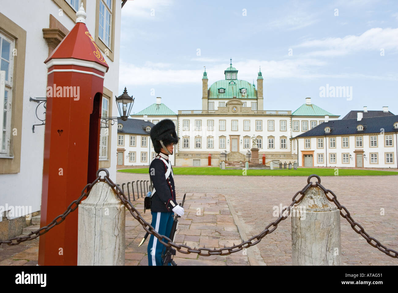Fredensborg Danimarca Fredensborg Palace con Royal Guard Foto Stock