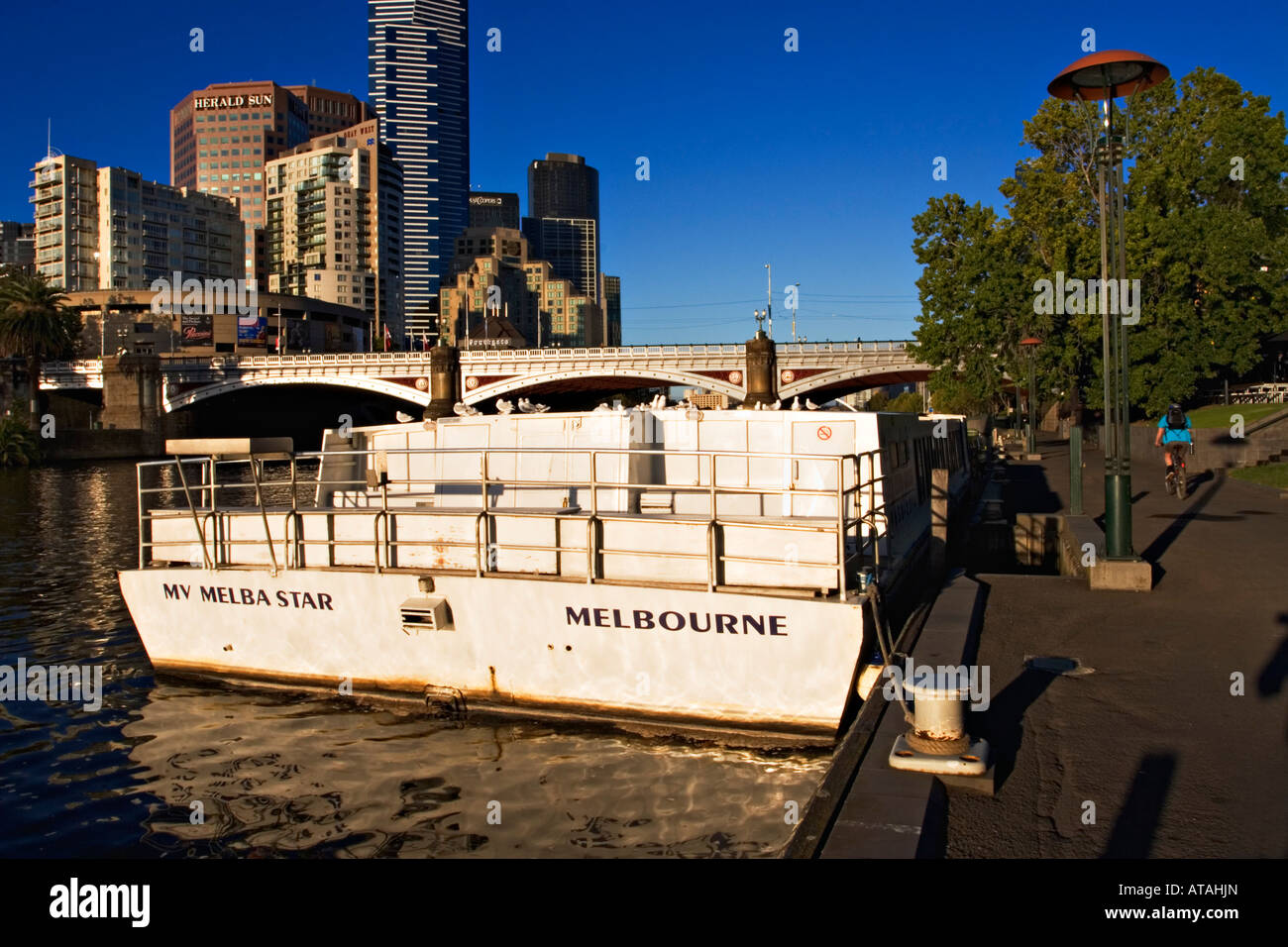 Melbourne Scenic / Melbourne's "Fiume Yarra' e dello skyline della città di sunrise. Foto Stock