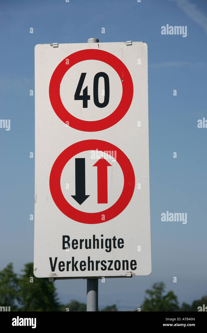 Segno di traffico velocità ridotta zona di traffico 40 Foto Stock