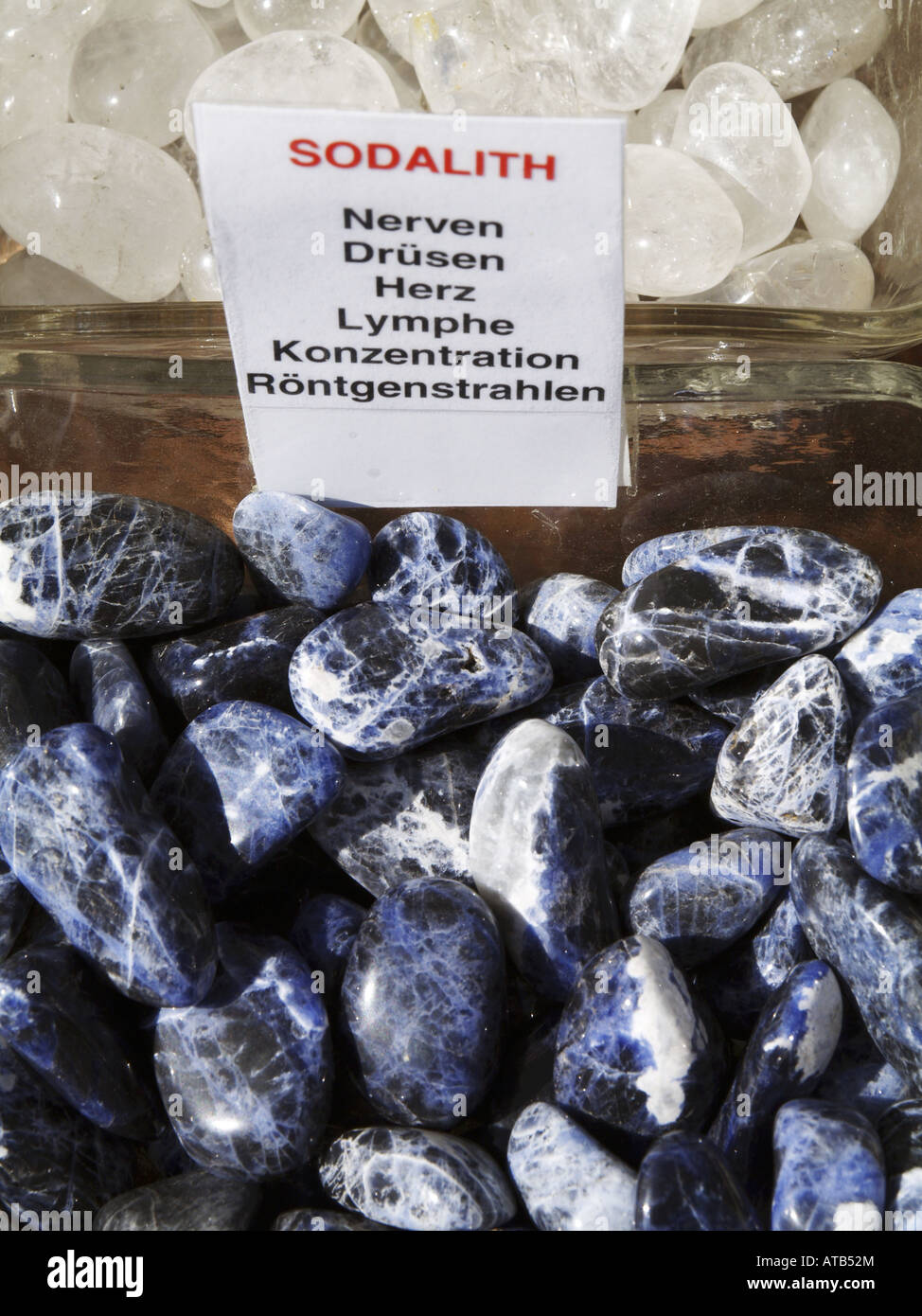 Sodalith, essendo efficace sui nervi, adenoidi, cuore, linfa, concentrazione, raggi x Foto Stock
