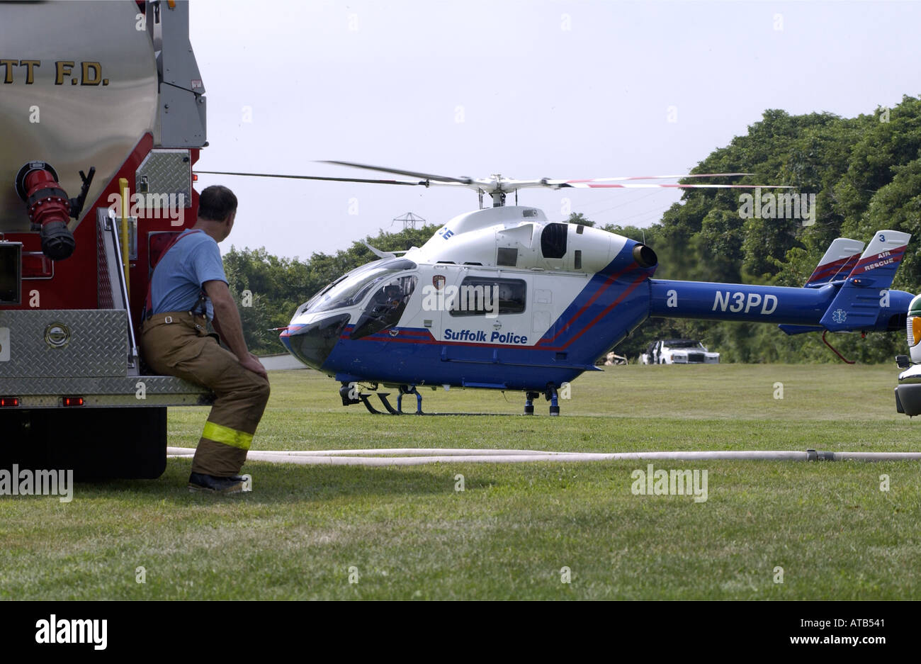 Amagansett ny 8 31 01 una contea di Suffolk medivac polizia elicottero atterra dietro il amagansett firehouse Foto Stock