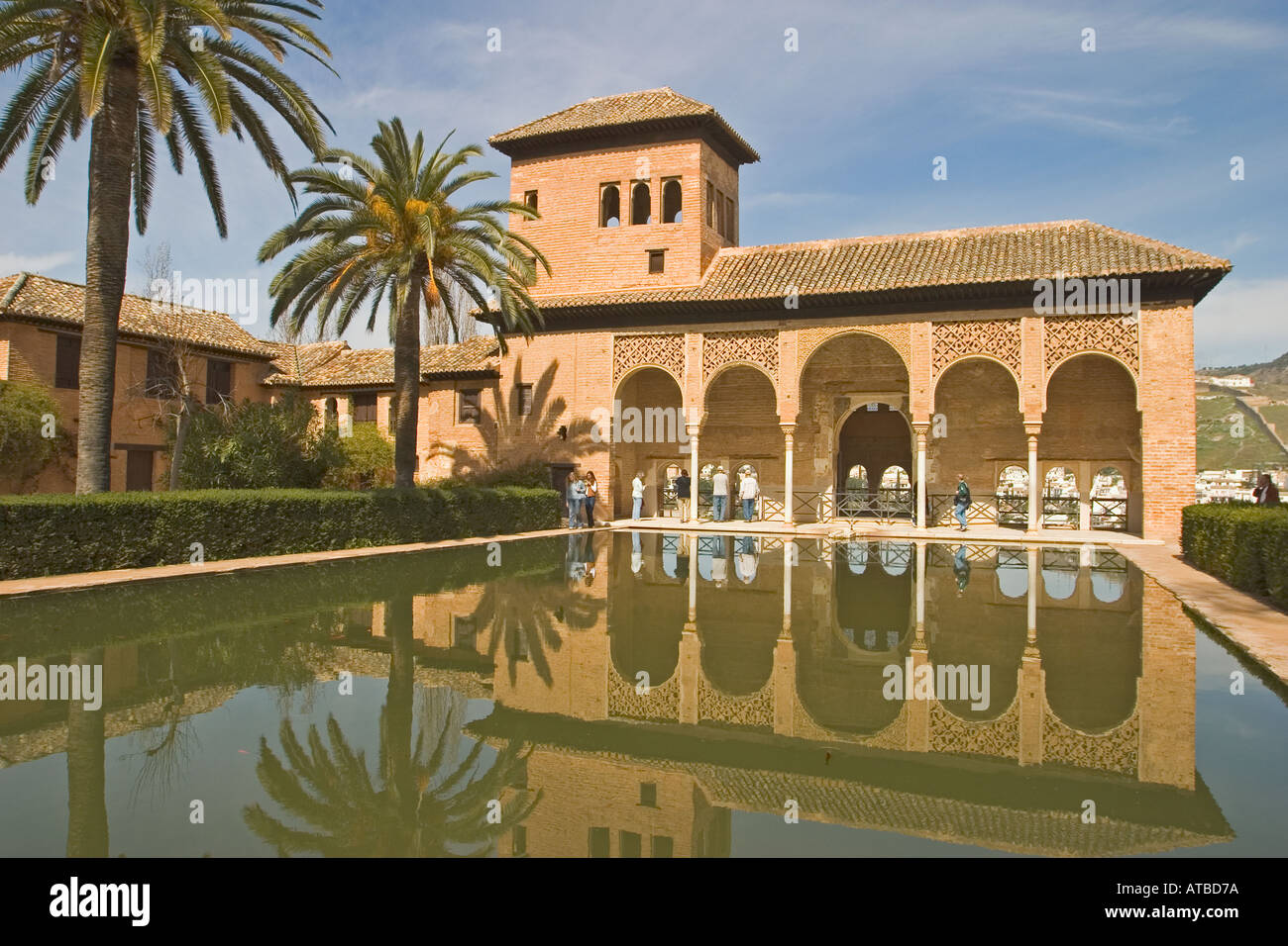 Granada provincia di Granada Spagna Alhambra Torre de Las Damas in Jardines del Partal Foto Stock