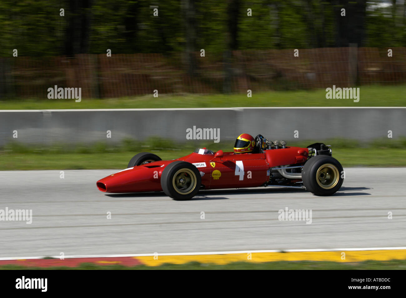John Weinberger gare il suo 1968 Ferrari Formula 2 auto all'Annata Sprint GT Challenge a Road America 2004 Foto Stock