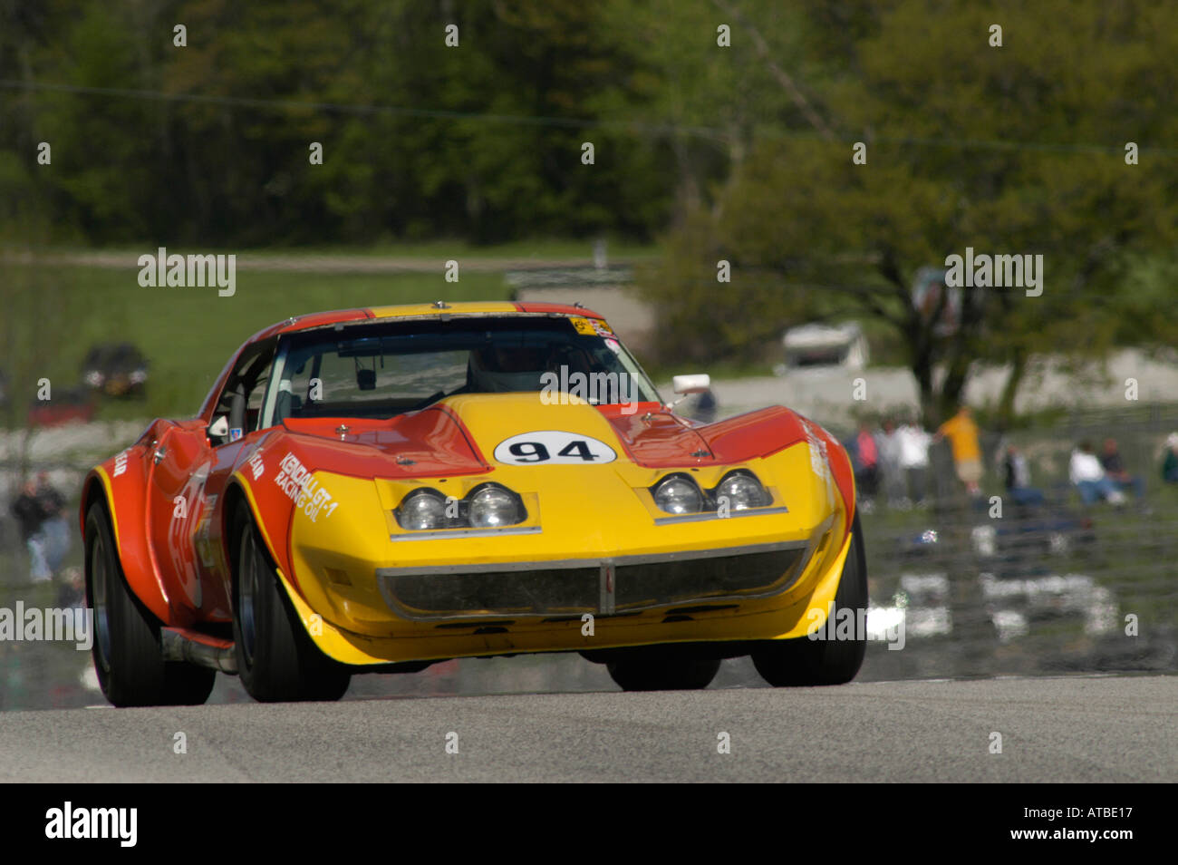 Philip DiPippo gare il suo 1968 Corvette Coupe al SVRA Vintage GT Challenge a Road America 2004 Foto Stock