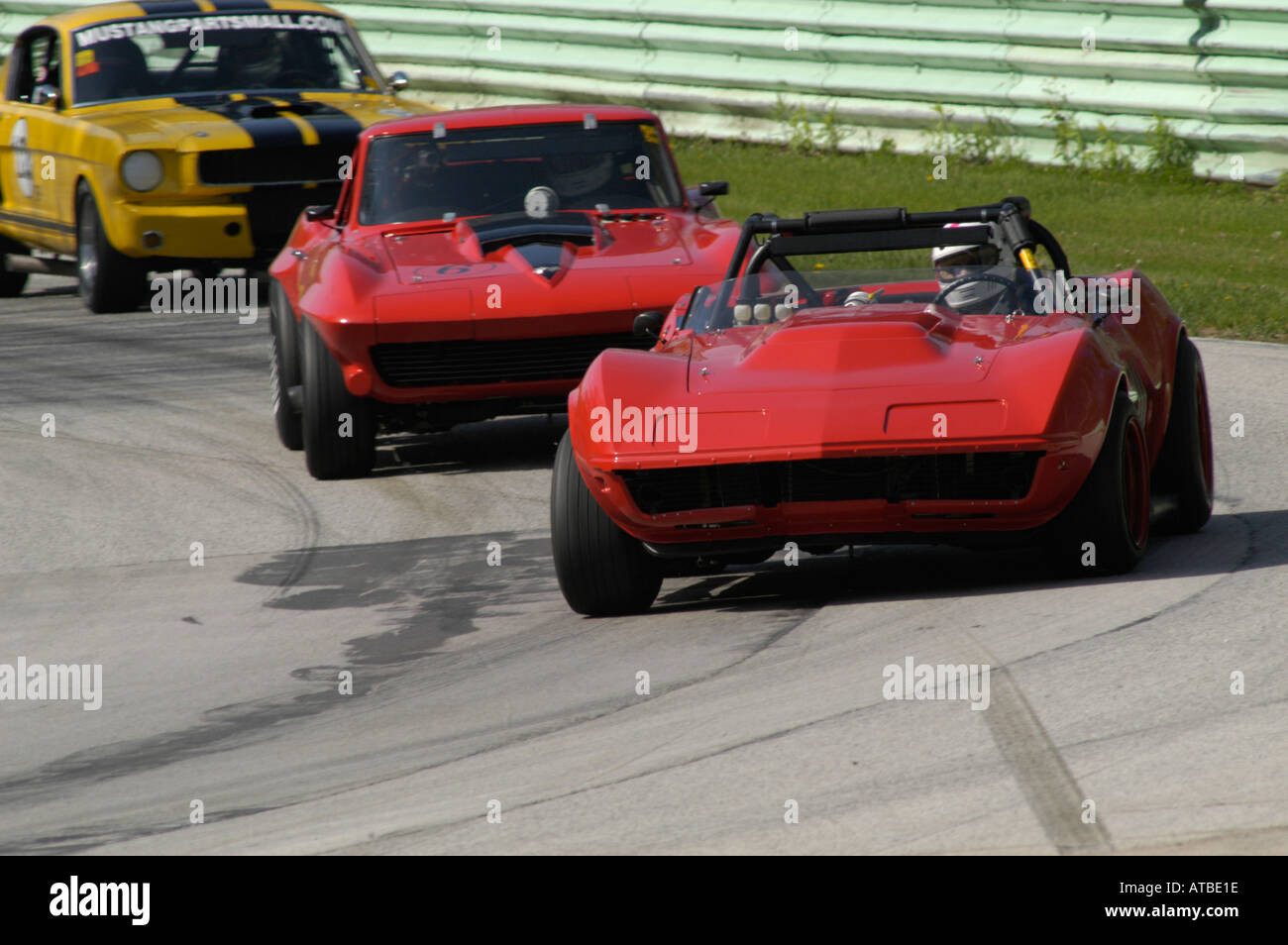 Don Enrico conduce attraverso il Canada Corner nella sua 1969 Corvette in GT Vintage sfida a Road America 2004 Foto Stock