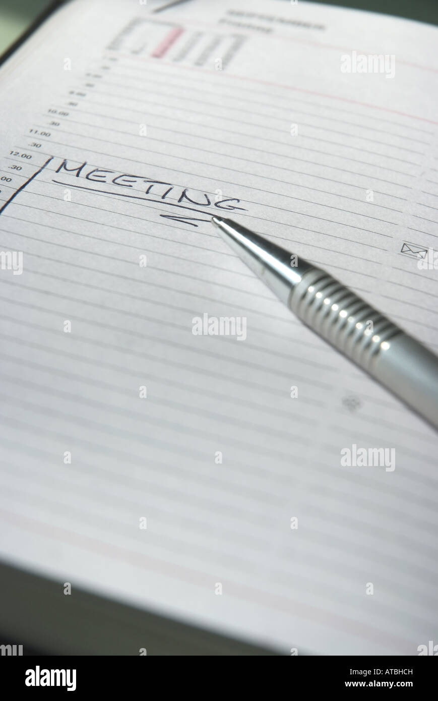 Sale riunioni scritto in un timer con matita Close-Up Foto Stock
