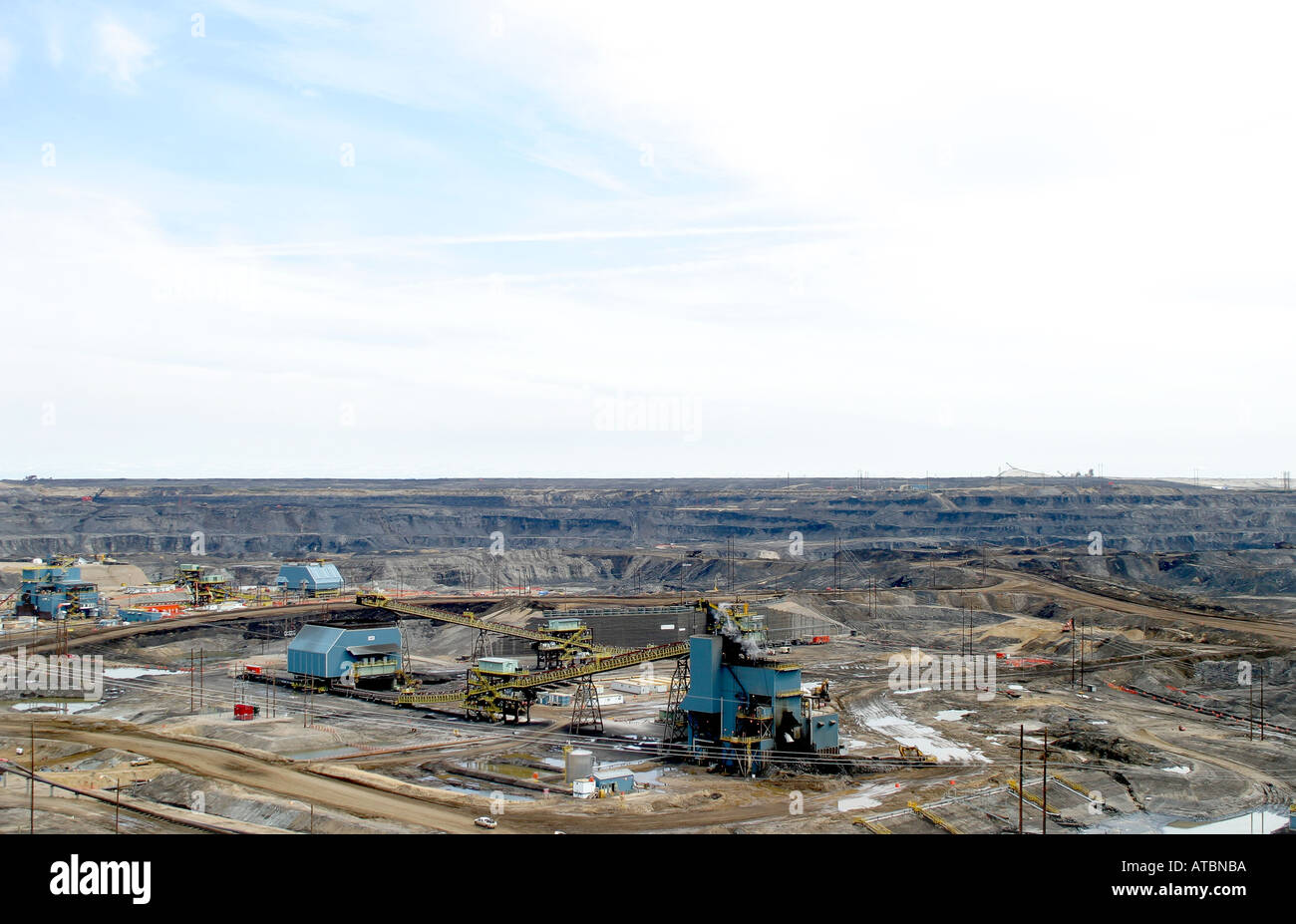 L'Athabasca Oil Sands deposito nel nord Alberta, Canada contiene e stima di 1,7 a 2,5 trilioni di barili di olio pesante denominato bitume Foto Stock