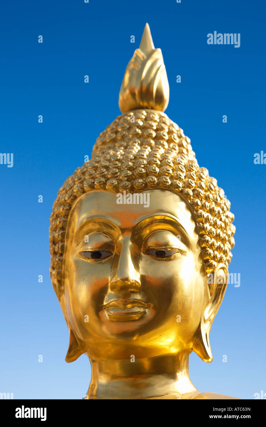 Statua di Buddha nel tempio Doi Suthep in Chiang Mai Foto Stock