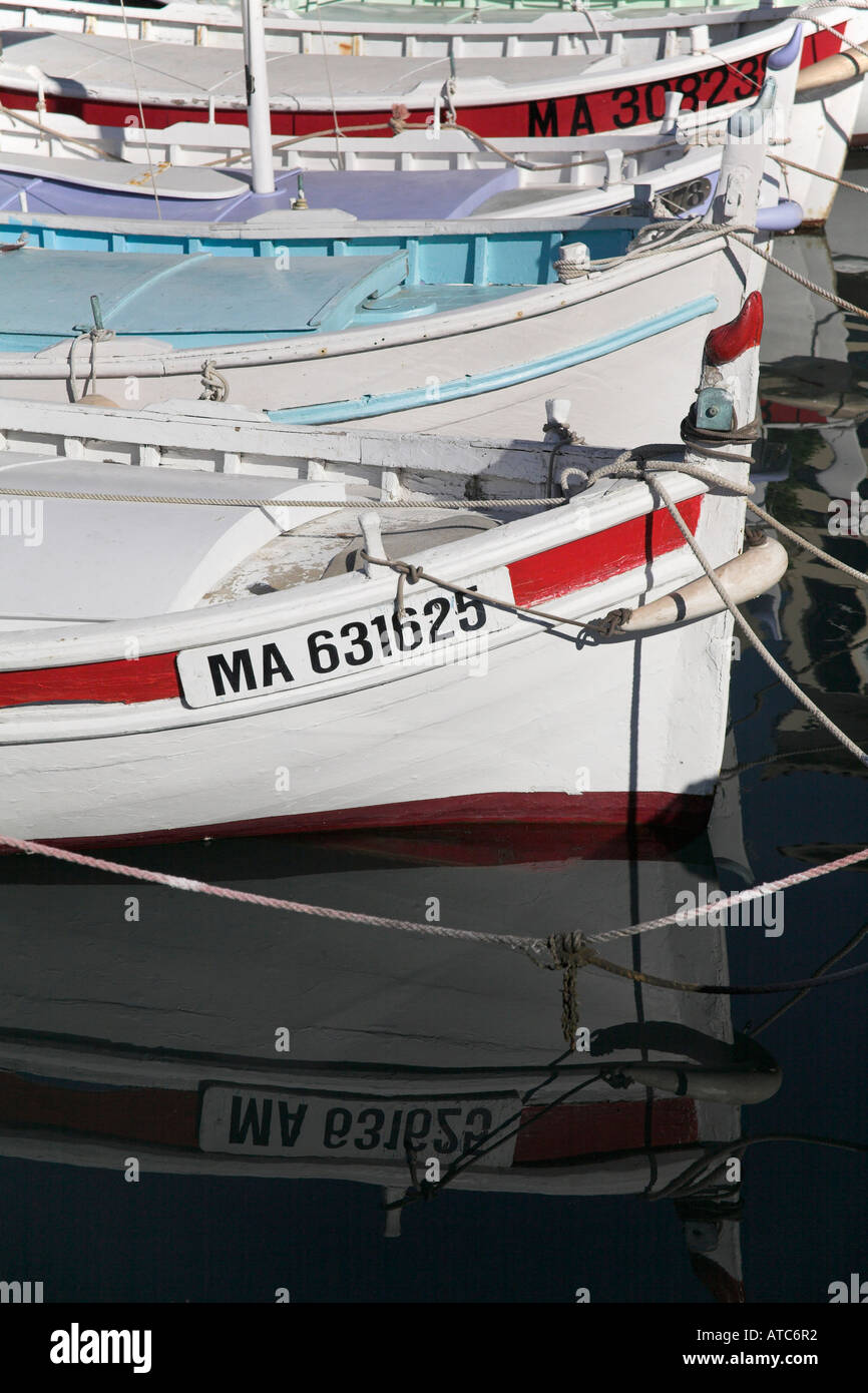 Fotografia di stock di vecchie barche da pesca porto di Cassis Francia Foto Stock