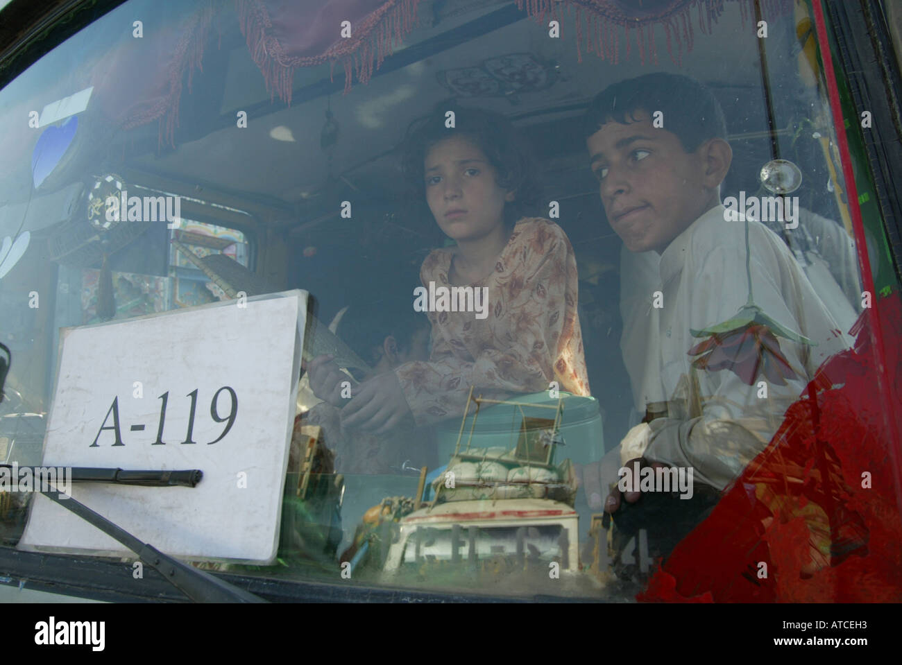 Afghani rifugiati economici nella città di Peshawar sono costretto a tornare in Afghanistan Foto Stock
