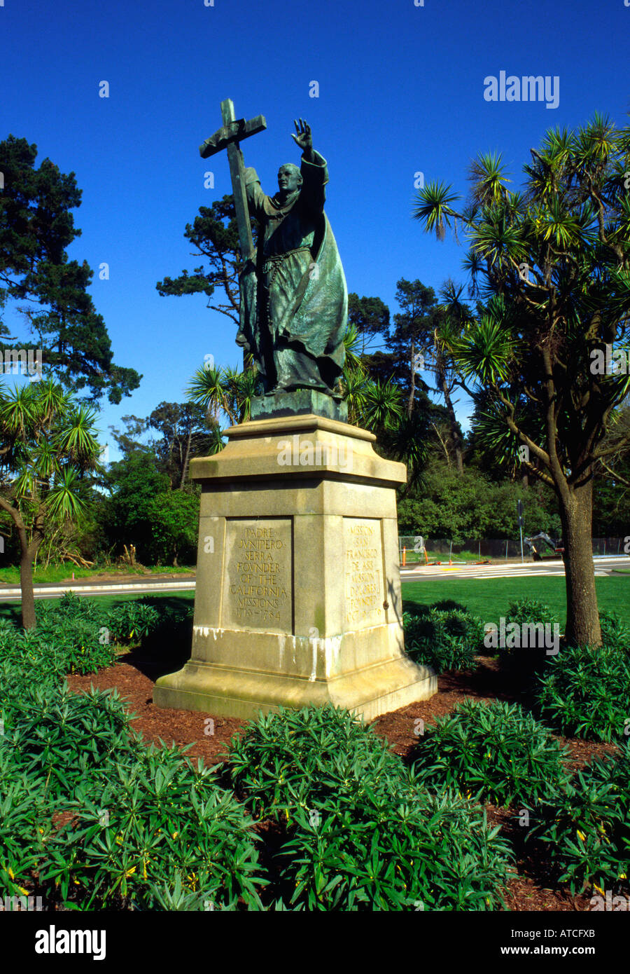 Statua di Padre Junipero Serra fondatore delle missioni della California Golden Gate Park Music Concourse San Francisco California Foto Stock