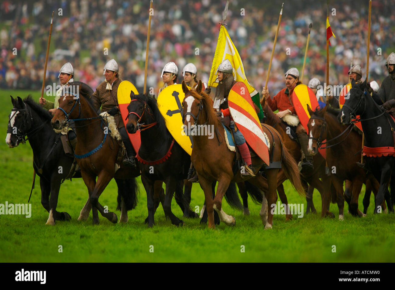 Rievocazione della battaglia di Hastings sul campo di battaglia di effettivo nel Sussex England Foto Stock