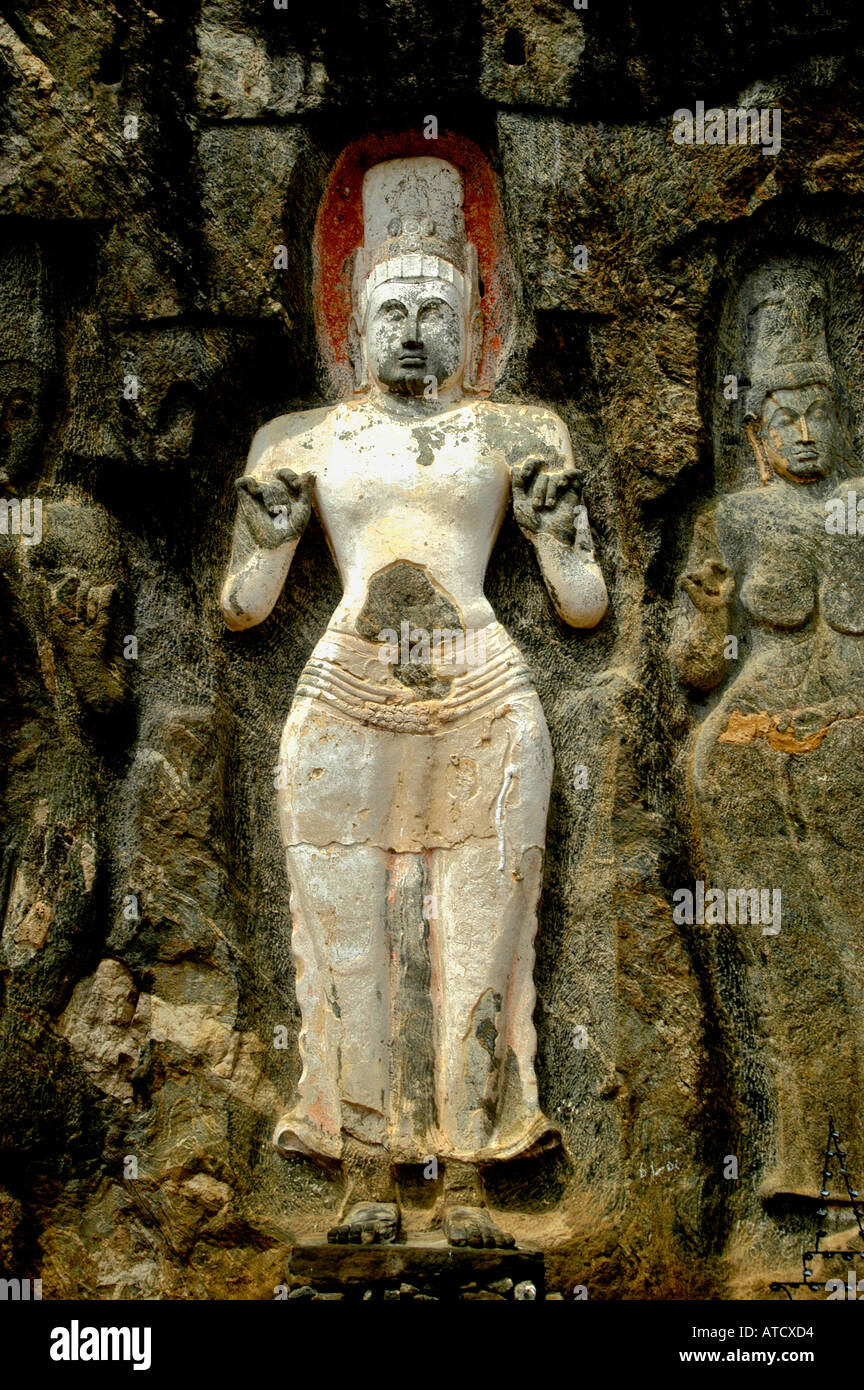 Sri Lanka Rock Buduruwagala sculture sette colossale figura scolpita in una parete di roccia sono generalmente datato al 9o t Foto Stock