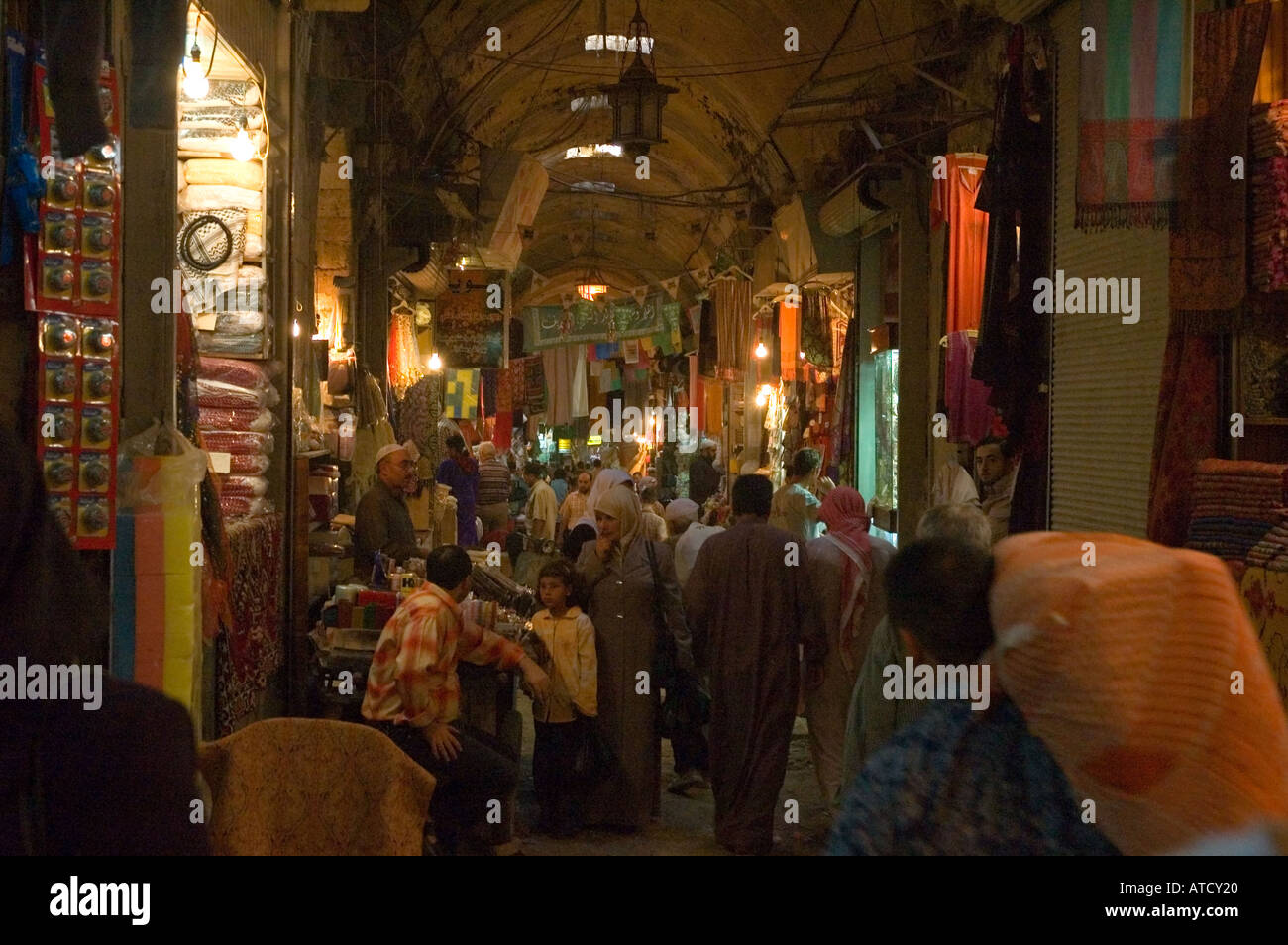 Vista generale del Souk az-Zarb, la città vecchia di Halab, Aleppo, Siria, Medio Oriente. DSC 6332 Foto Stock