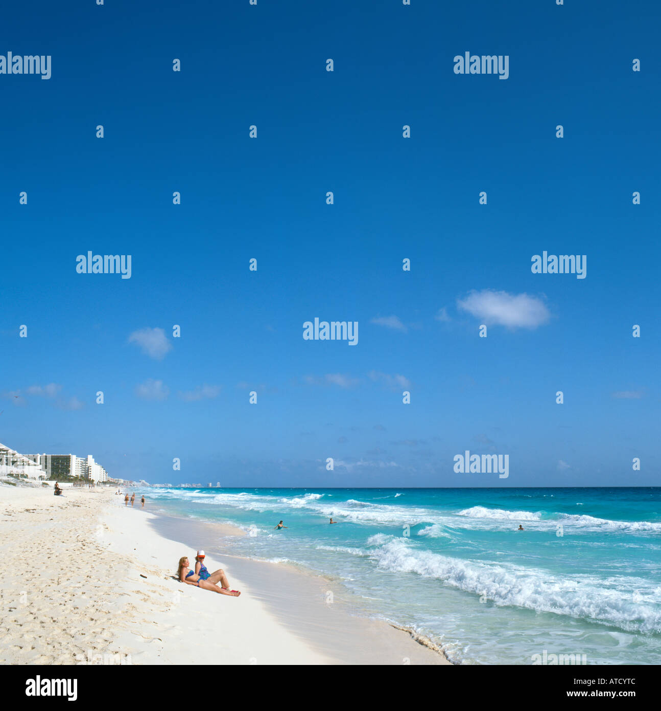 Spiaggia da sud verso nord, Cancun Quintana Roo, la penisola dello Yucatan, Messico Foto Stock