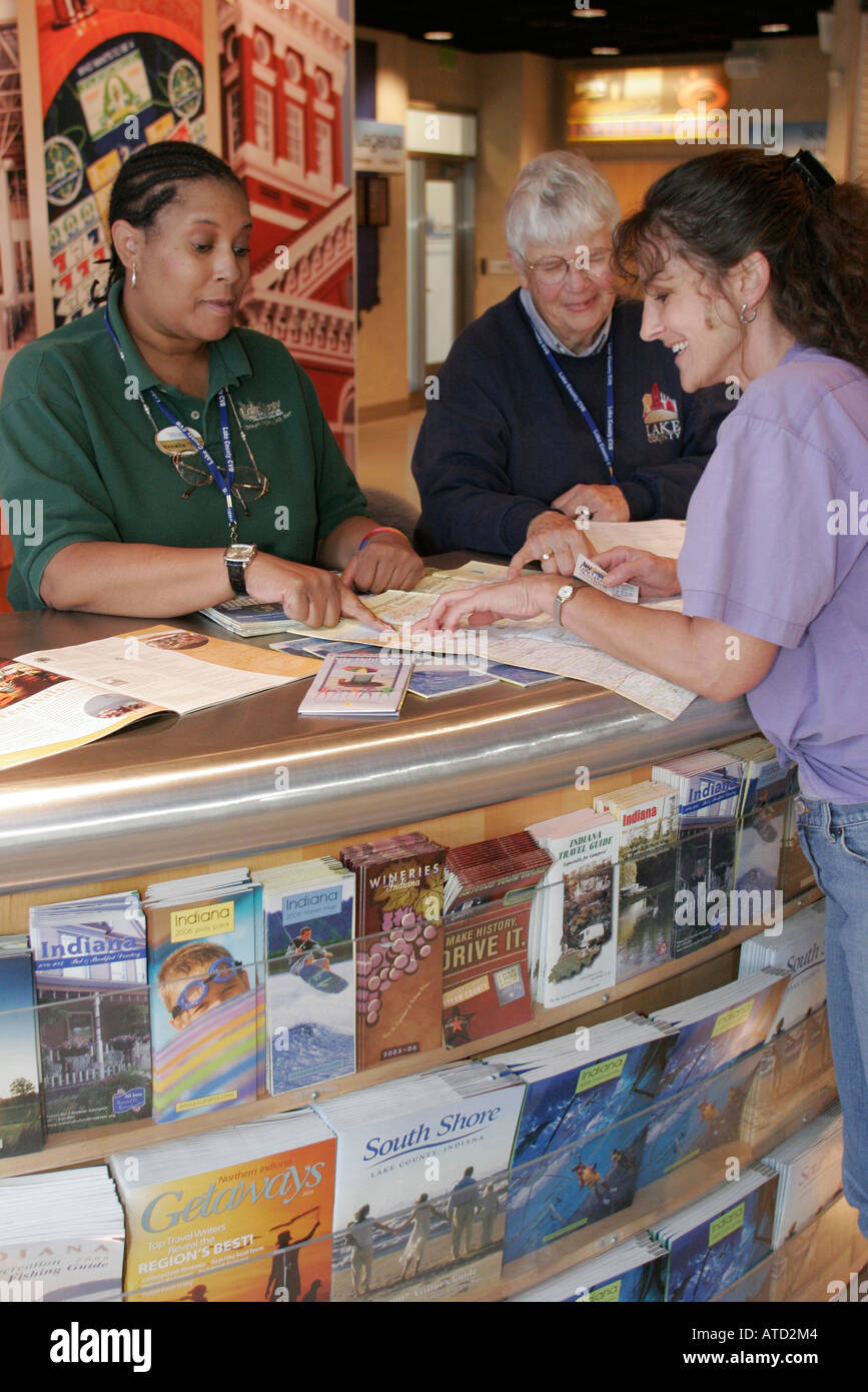 Indiana Lake County,Hammond,Lake County Visitors Center,centro,help desk,brochure brochure volantini cartella cartelle volantini opuscolo informa Foto Stock