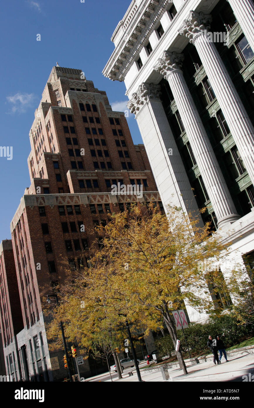 Milwaukee Wisconsin, East Wisconsin Avenue, Northwestern Mutual Life Building 1914, Wisconsin gas Building 1930, WI061014090 Foto Stock