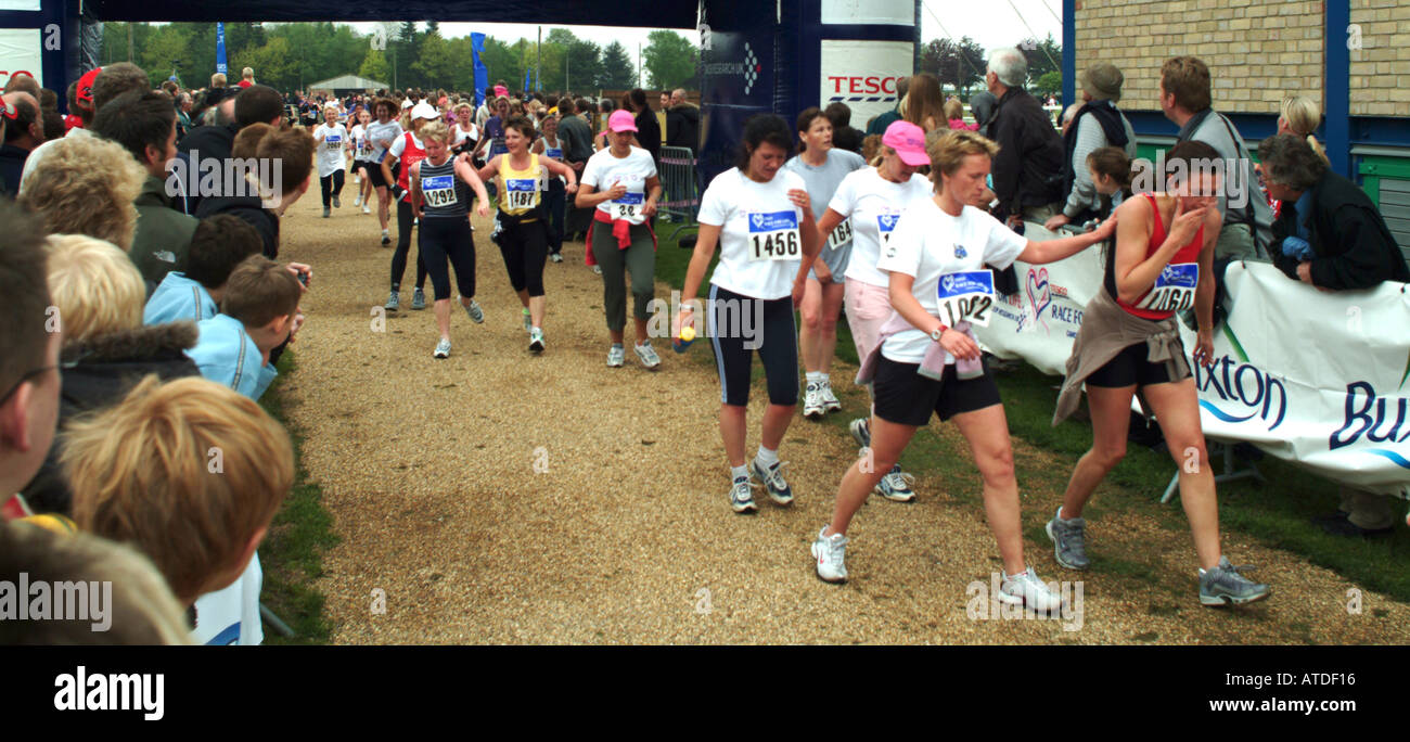 Le donne in gara per la vita Norwich Norfolk Foto Stock