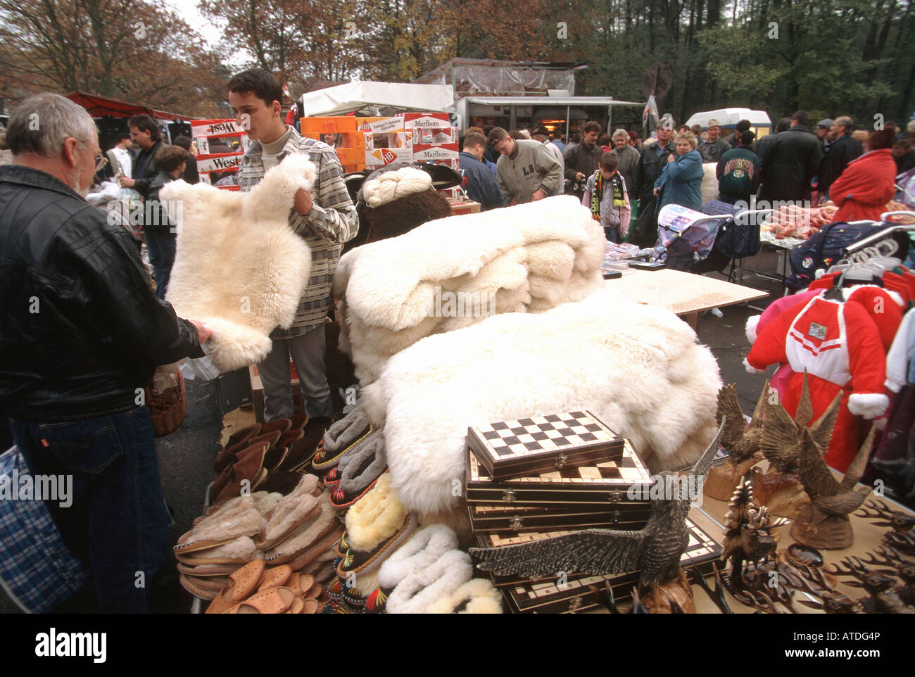 Marketplace in prossimità del confine fra Germania e Polonia a Slubice Foto Stock