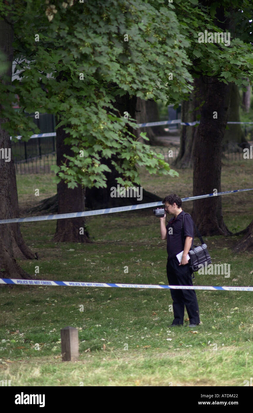 Scena del crimine officer video s un omicidio scena UK Foto Stock