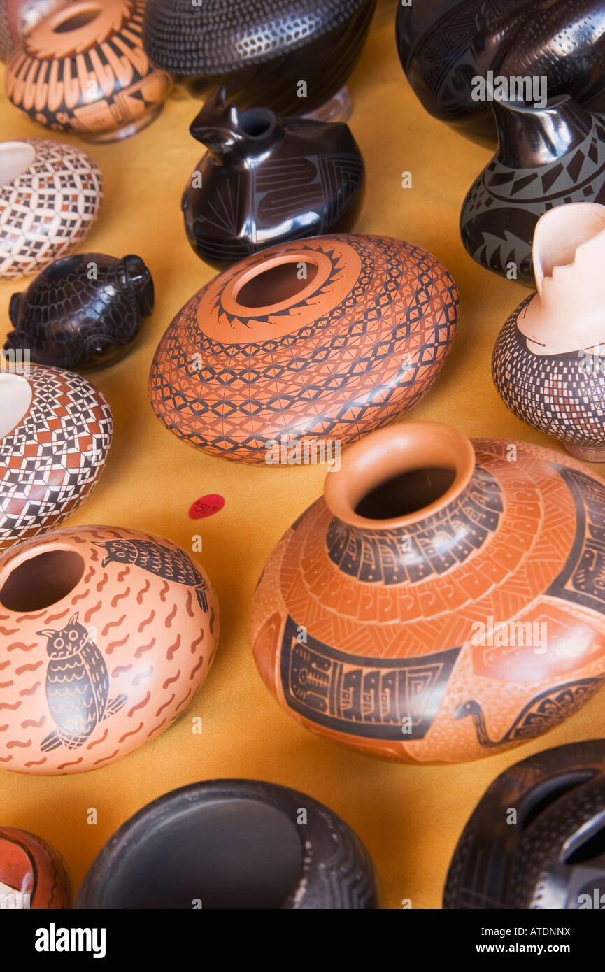 Casa Grande in ceramica da Mata Ortiz in vendita Gallup Inter Tribal Indian Ceremonial Gallup New Mexico Foto Stock