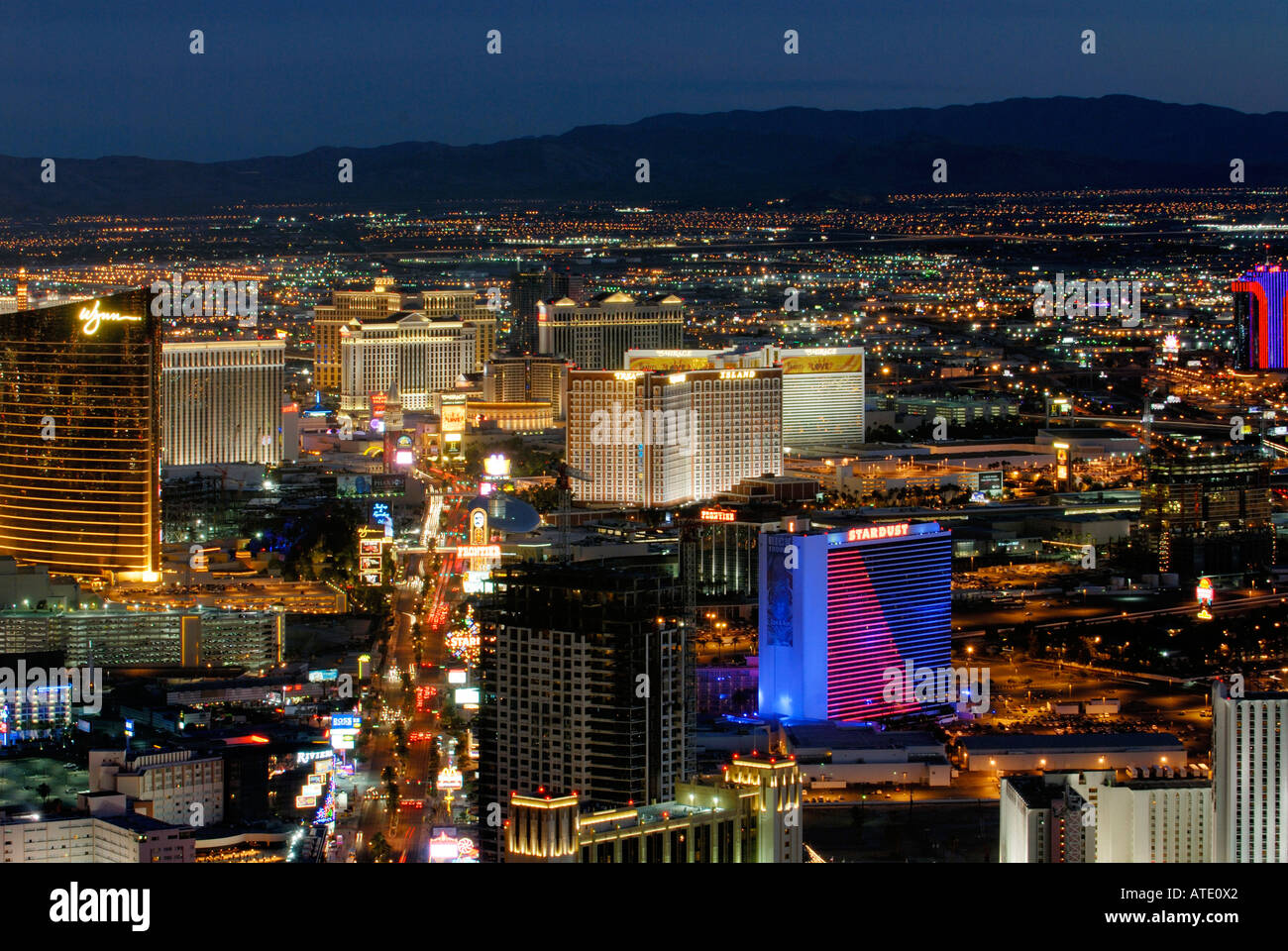 Vista notturna di Las Vegas Boulevard Las Vegas Nevada USA Foto Stock
