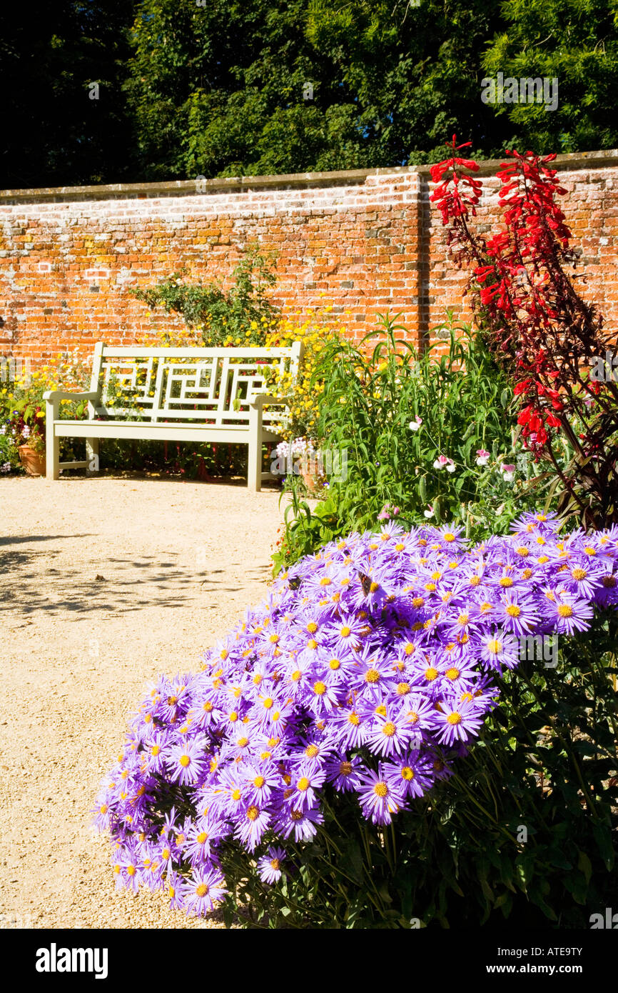 Il giardino murato a Lydiard Park, Swindon, Wiltshire, Inghilterra, Regno Unito Foto Stock