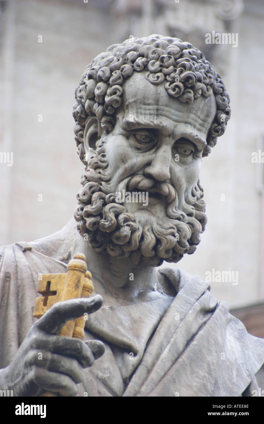 Statua di San Pietro in Piazza San Pietro Piazza San Pietro Roma Foto Stock