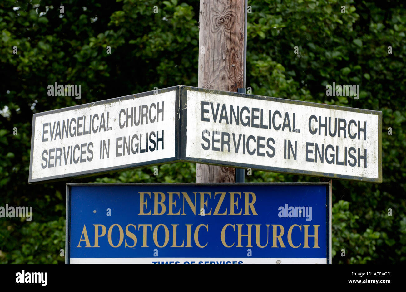 Chiesa Evangelica SERVIZI IN INGLESE A Ebenezer Chiesa Apostolica vicino Talley Carmarthenshire West Wales UK Foto Stock