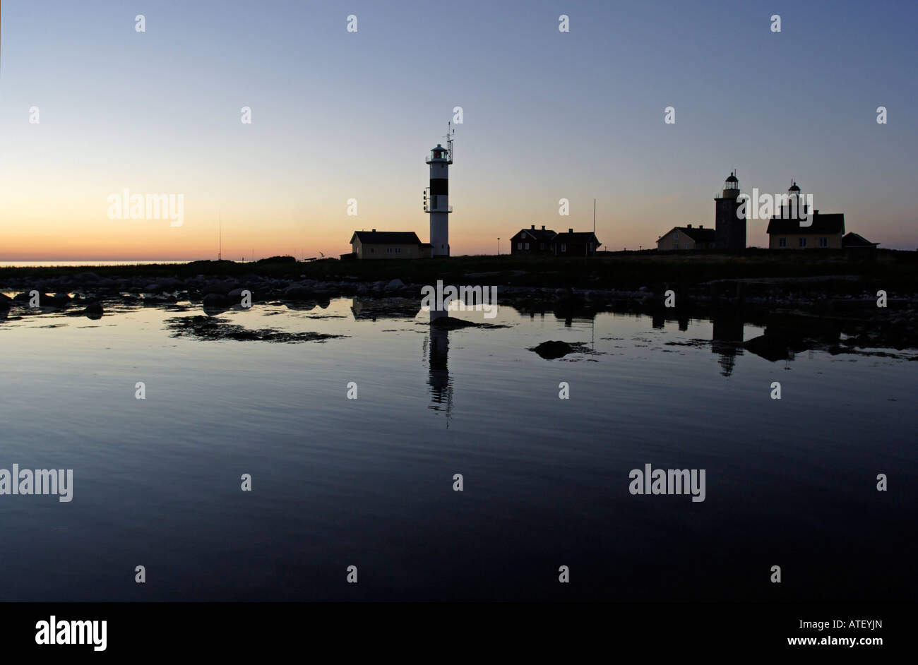 Isola di faro nella notte estiva Foto Stock