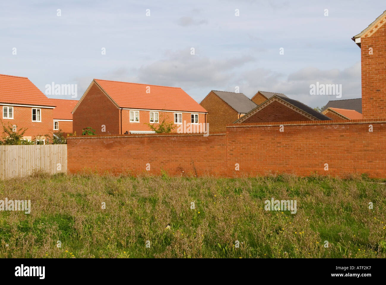 Case di nuova costruzione case per principianti famiglia uno sviluppo sul sito di Greenfield Calvert Steeple Claydon Buckinghamshire Bucks Inghilterra anni 2006 2000 Foto Stock