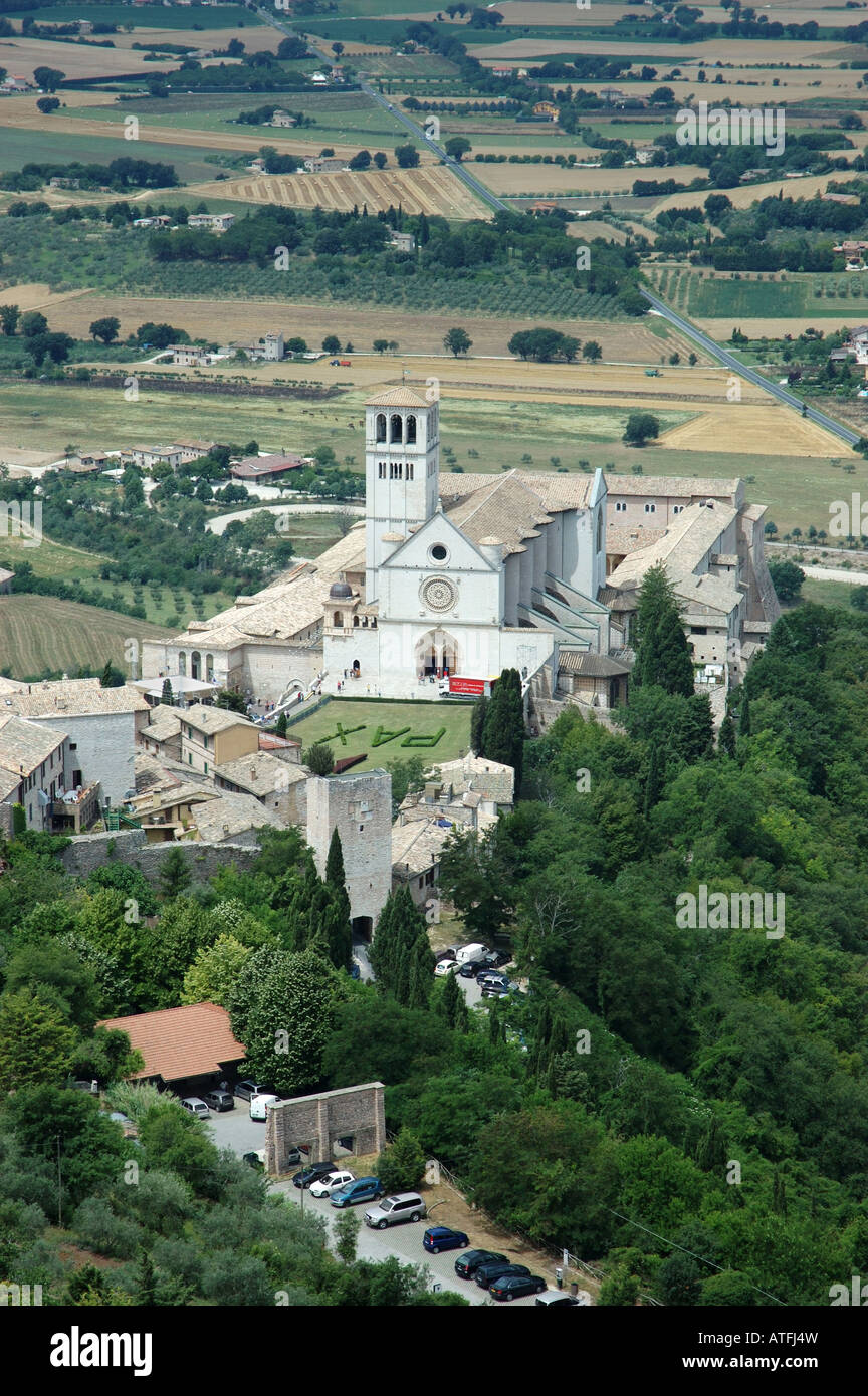 Vista della Basilica di San Francesco dalla Rocca Maggiore Foto Stock