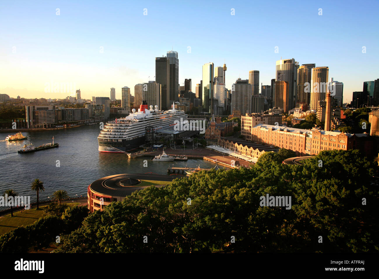 Nave passeggeri Queen Victoria ormeggiato a Circular Quay di Sydney Foto Stock