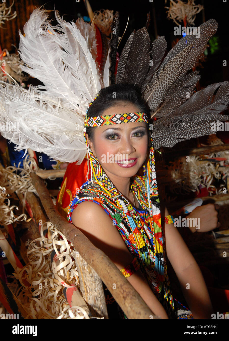 Una ragazza malese in costume etnica Foto Stock