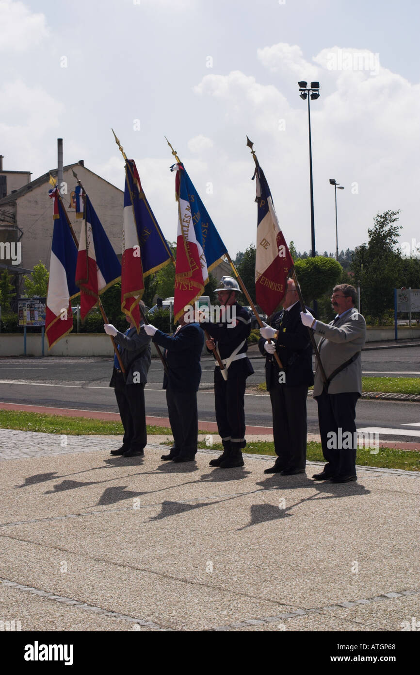 Servizio della rimembranza vicino il cenotafio St Pol Sur Ternoise Foto Stock