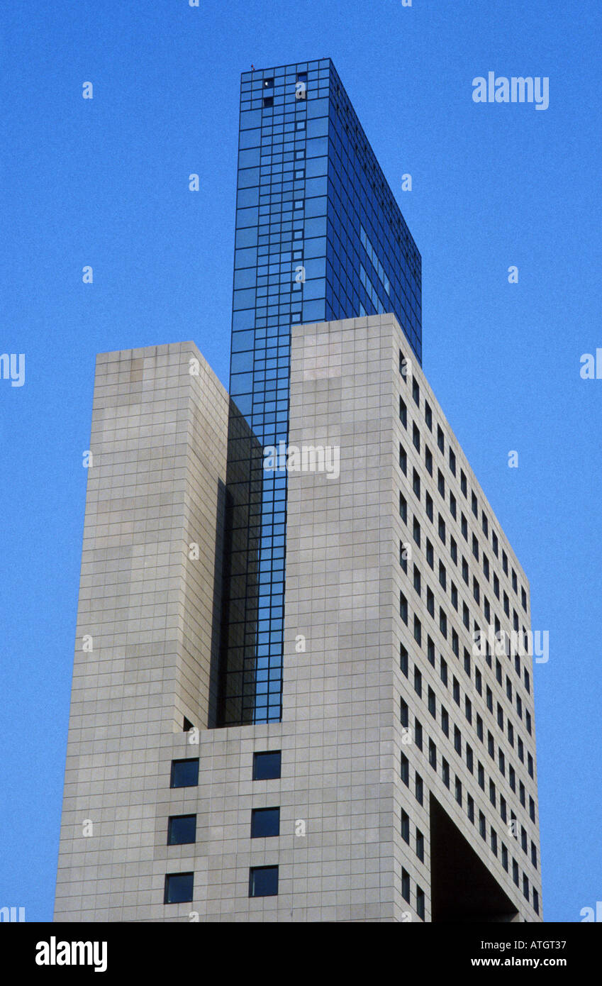 Edificio per uffici Torhaus del centro espositivo di Francoforte Hesse in Germania Foto Stock