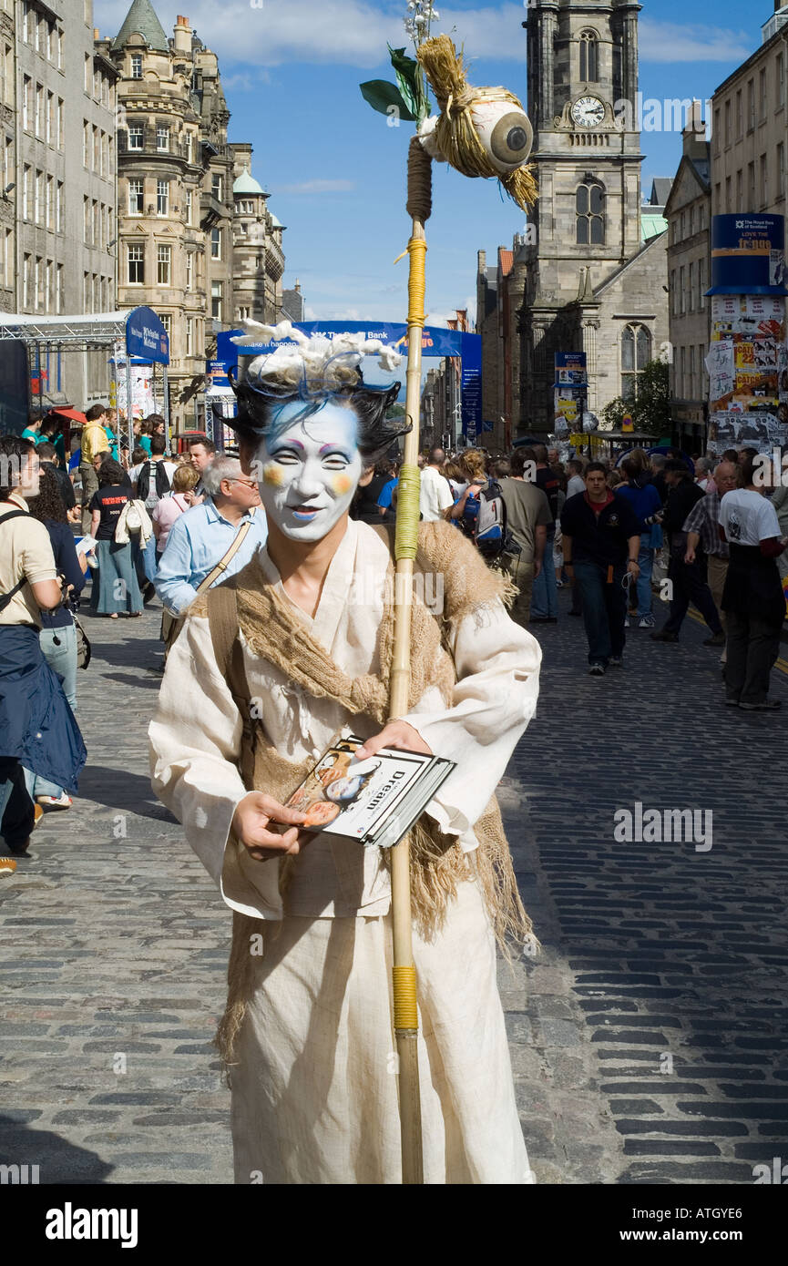 Dh Edinburgh Fringe Festival Royal Mile di Edimburgo la frangia attore coreano pubblicità mostrano il loro sogno attore Foto Stock