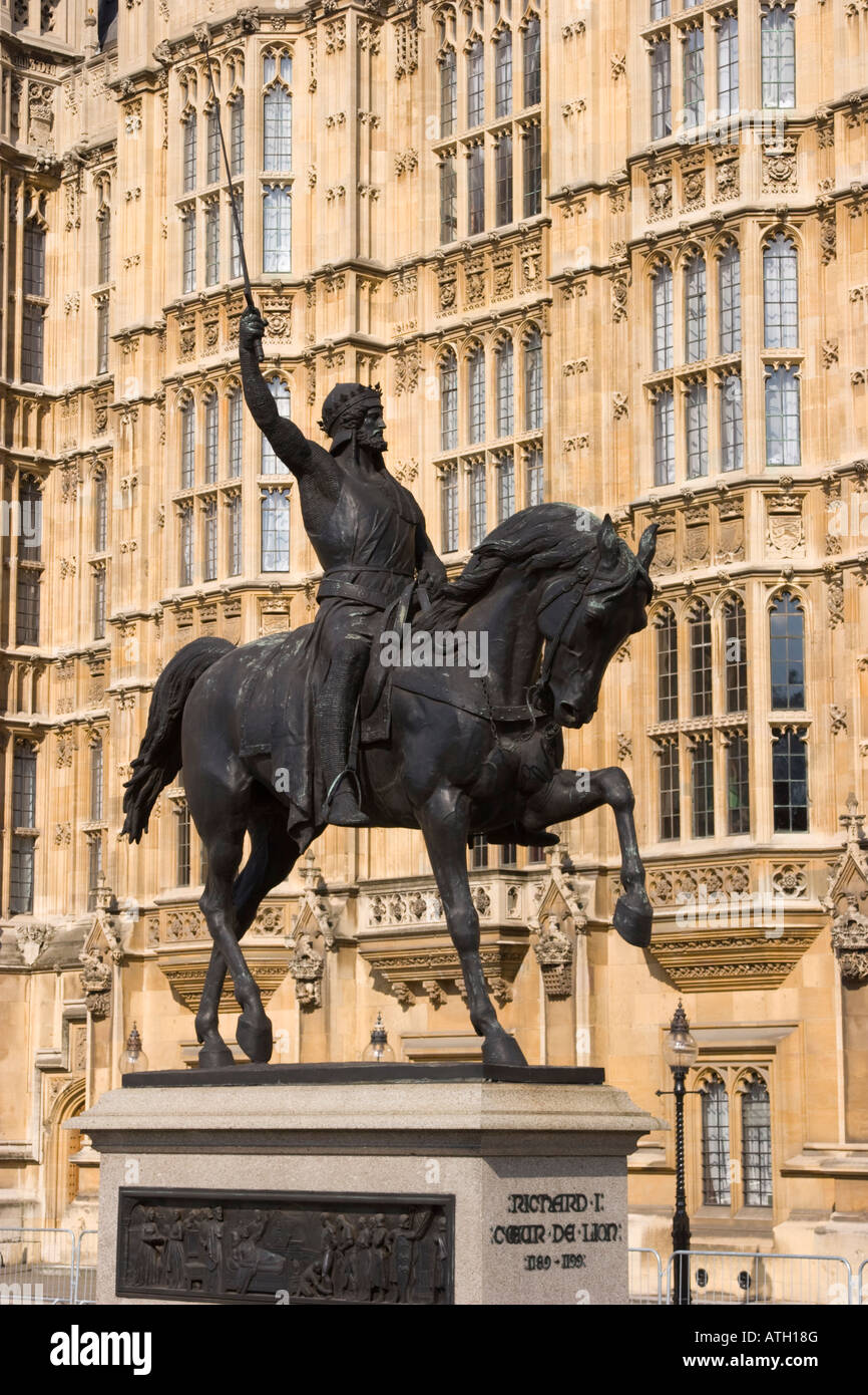 Statua di re Riccardo Cuor di Leone al di fuori della casa del parlamento Foto Stock