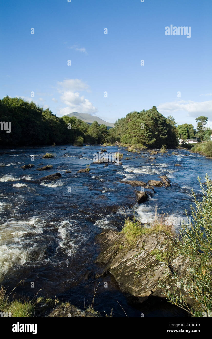 Dh Falls of Dochart KILLIN STIRLINGSHIRE River Dochart rapids fresco del flusso di acqua Foto Stock
