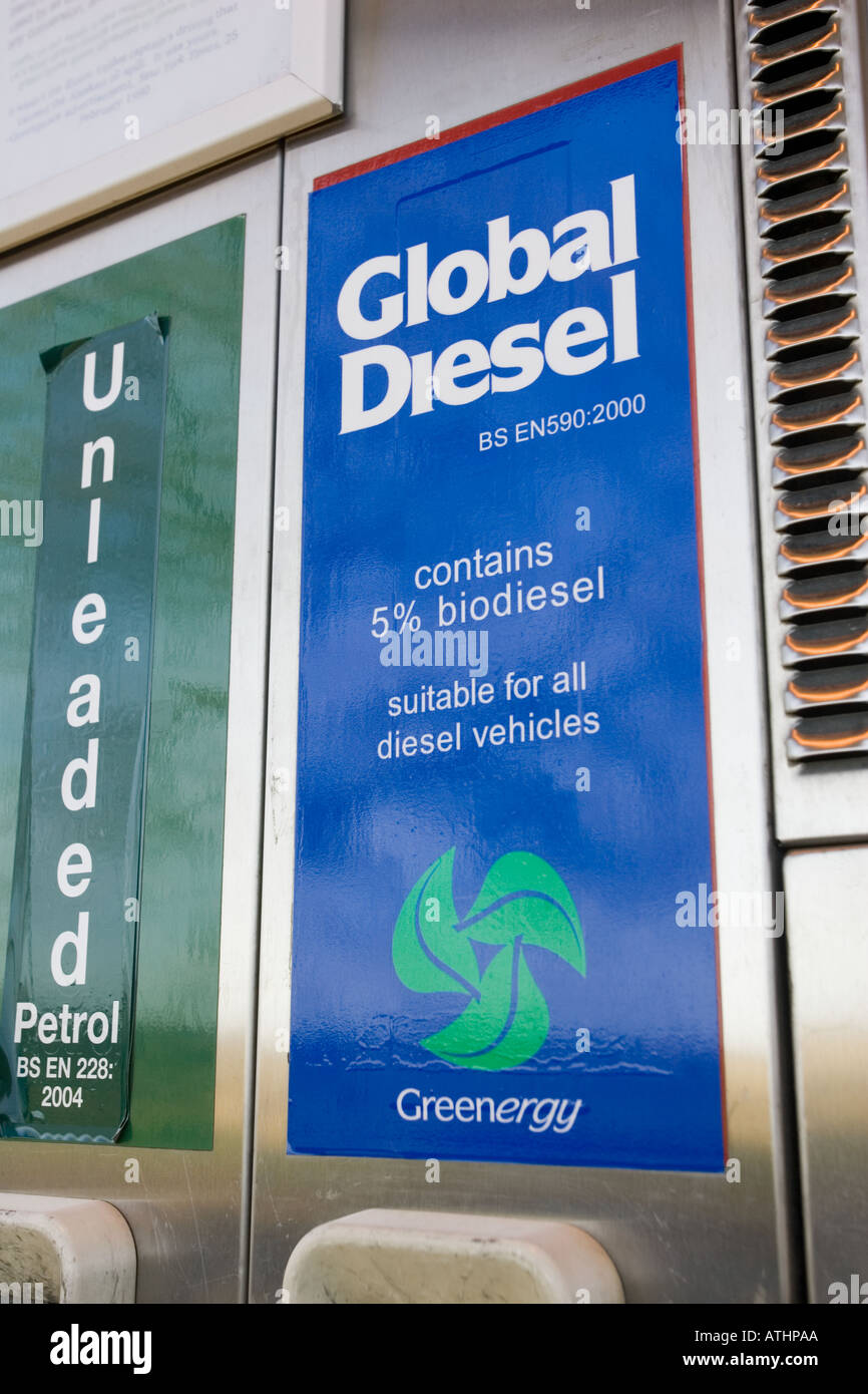 Global gasolio contenente il 5 per cento di biodiesel in vendita presso il negozio verde Bisley Gloucestershire Foto Stock