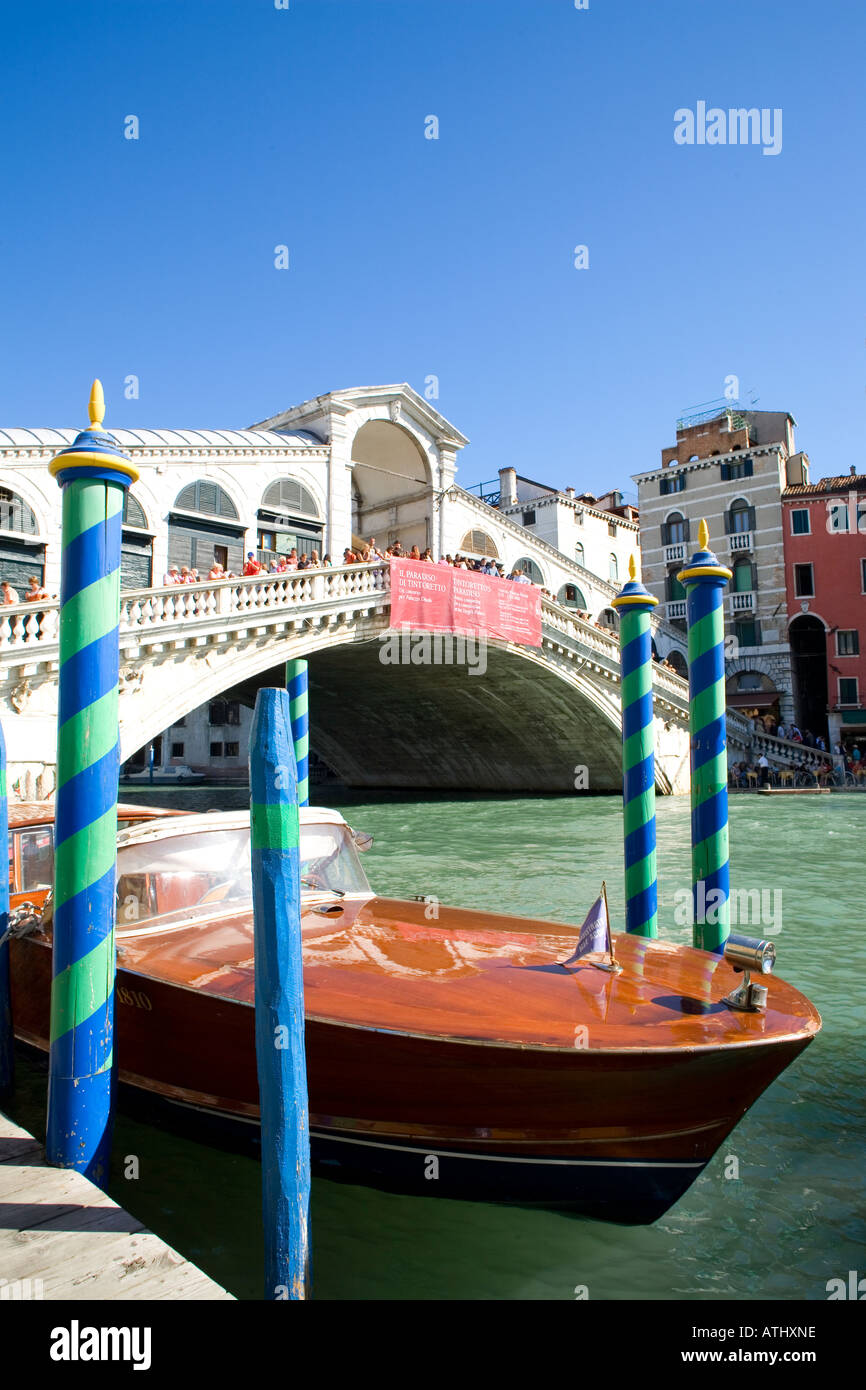 Il Ponte di Rialto a Venezia Italia Foto Stock