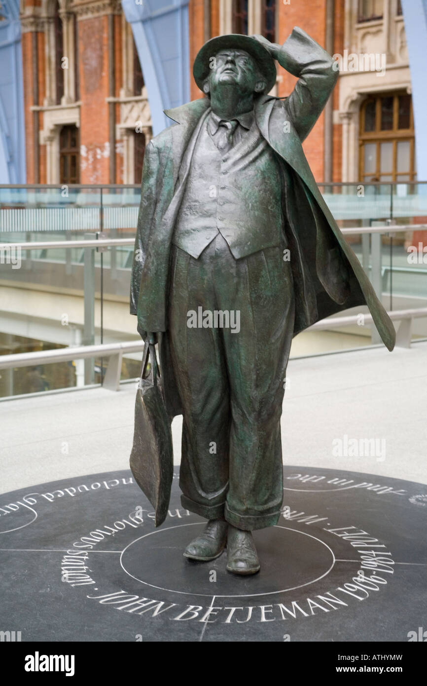 Inghilterra Londra St.Pancras Betjeman statua Foto Stock