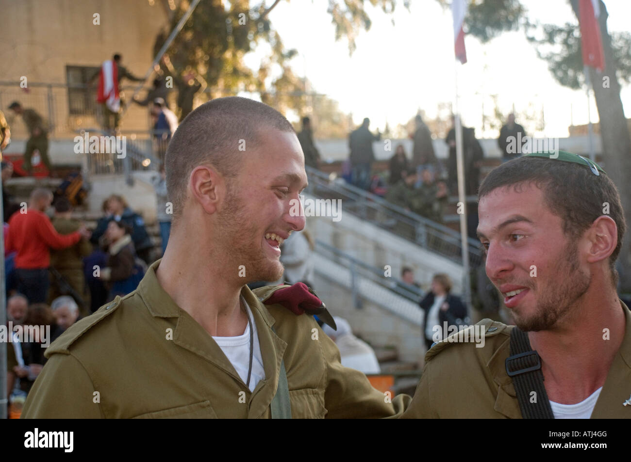 Israele due felice paracadutisti israeliani a sorridere e ridere a ogni altro Foto Stock