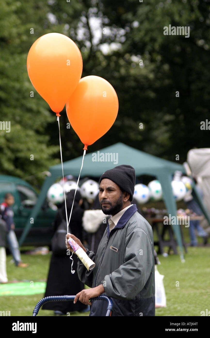 "British Asian padre a una Mela Festival NEL REGNO UNITO " Foto Stock